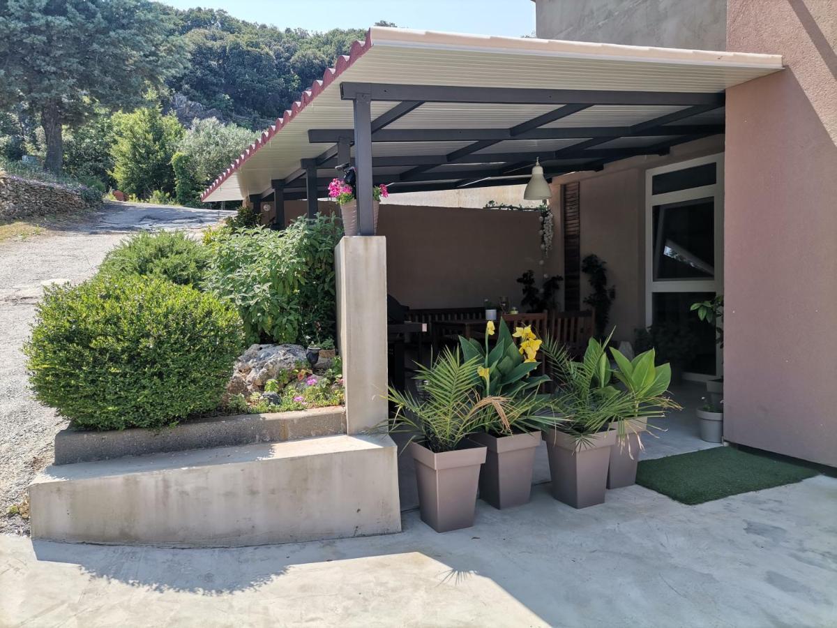 Appartamento Cave With Free Parking Pola Esterno foto